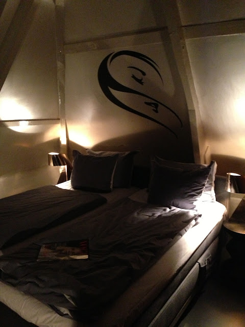 Looking for a cheap but stylish stay in Amsterdam? Than maybe Hotel V can be at your service.