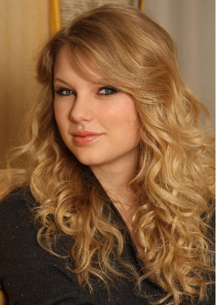 Taylor Swift Long Hairstyles 2012