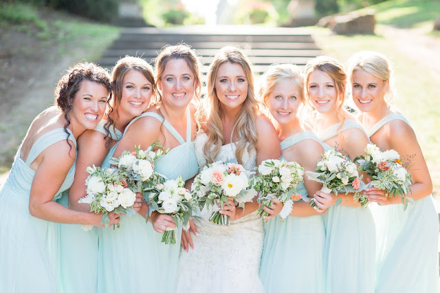 Niagara wedding planner | A Divine Affair | Kendra and Greg. Photo by Alexandra Del Bello Photography. Ceremony at Queenston Chapel with Niagara Parks Weddings. Wedding reception at Queenston Heights Restaurant. Mint, coral and gold wedding details. 