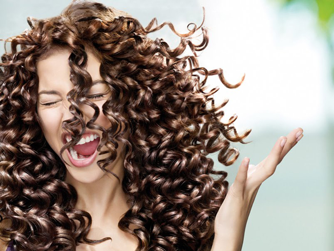 7 secretos para eliminar el cabello esponjado y con frizz