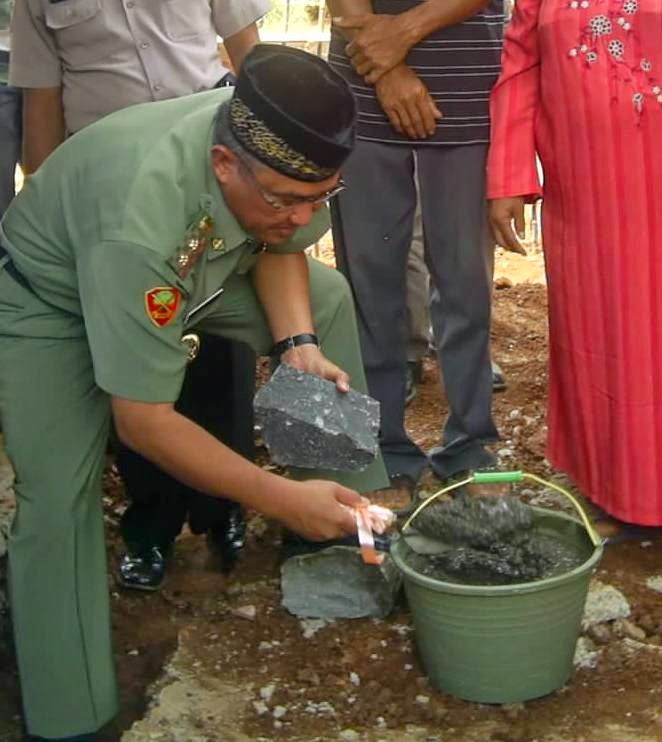 Wakil Walikota Letakkan Batu Pertama Pembangunan Mushola senilai 700 juta