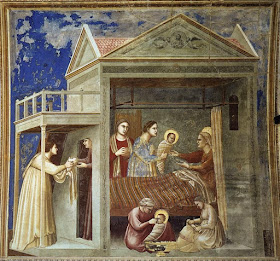 Em uma das paredes temos vários quadros com O Ciclo de Maria - Nesse vemos Maria após dar a luz recebndo o menino Jesus nos braços deitada em uma cama