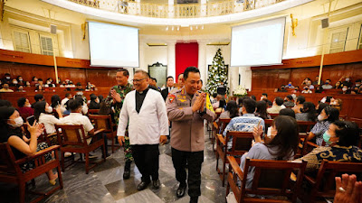 Tinjau Gereja di Malam Natal, Kapolri Pastikan TNI-Polri Beri Rasa Aman Sepanjang Nataru