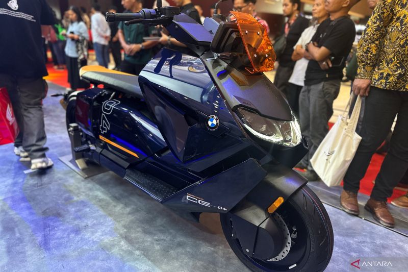 BMW Motorrad Resmikan CE 04, Motor Listrik Premium dengan Fitur Canggih di Indonesia International Motor Show 2024