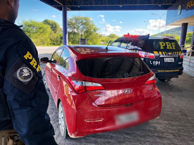 Em Santana do Ipanema, PRF prende homem na BR-316  com carro com motor roubado