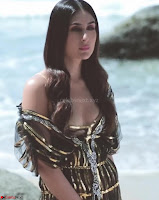 Kareena Kapoor   bollywood Queen   Sizzles  in bikini ~  Exclusive Galleries 035.jpeg