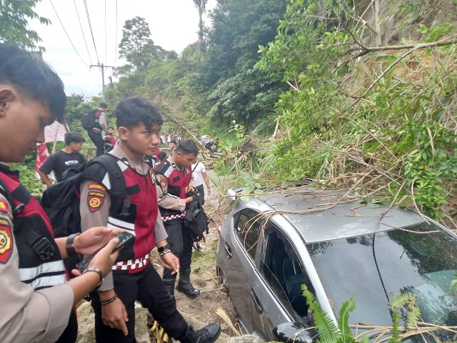 Musibah Longsor Kembali Terjadi di Taput, 1 Unit Mobil Tertimpa Tanah 