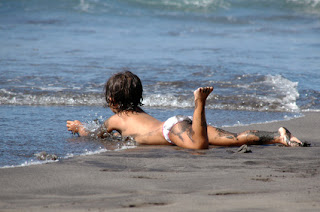 ¡Al agua patos! Divertirse en la playa o piscina con precaución | www.mifabula.com