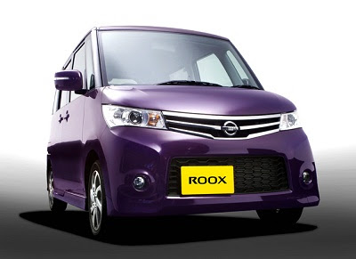 front view of Nissan Roox