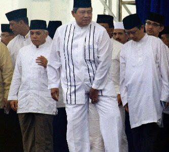 Foto Gokil Presiden SBY Yang Tak Sengaja Tertangkap Kamera