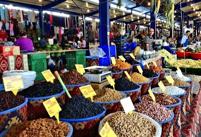 سوق القرية الخضراء في إسطنبول(بازار فلوريا)