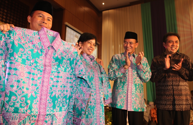 Kupenuhi PanggilanMu Pakaian Jamaah Haji Indonesia 
