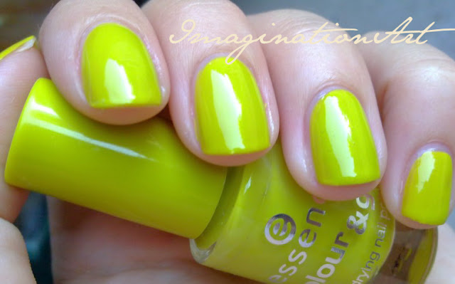 essence_39_lime_up!_swatche_swatches_smalto_unghie_nail_polish_lacquer_colour_color_&_go