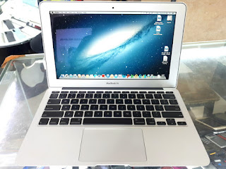 MacBook Air 11inch A1370 Core 2 Duo 1.4GHz RAM 2GB SSD 64GB Kode 405