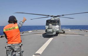 Latihan "Crossdeck" Helikopter Brasil di KRI Diponegoro