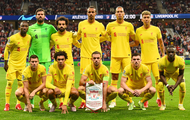 LIVERPOOL F. C. Temporada 2021-22. Naby Keïta, Alisson Becker, Mohamed Salah, Joel Matip, Virgil van Dijk, Roberto Firmino. James Milner, Alexander-Arnold, Jordan Henderson, Andrew Robertson, Sadio Mané. CLUB ATLÉTICO DE MADRID 2 LIVERPOOL F. C. 3. 19/10/2021. Liga de Campeones de la UEFA, fase de grupos, jornada 3. Madrid, estadio Wanda-Metropolitano. GOLES: 0-1: 8’, Salah. 0-2: 13’, Keïta. 1-2: 20’, Griezmann. 2-2: 34’, Griezmann. 2-3: 76’, Salah, de penalti.