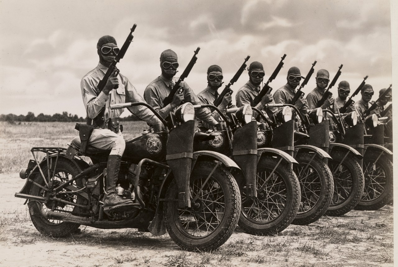 Gambar Motor Militer Zaman Perang Dunia Aspal Putih