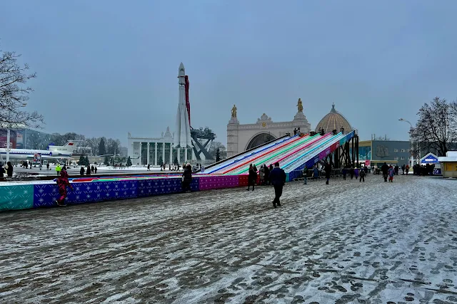 ВДНХ, площадь Промышленности