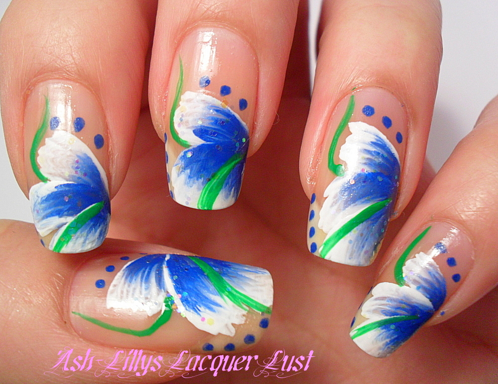 Ash-Lilly's Lacquer Lust: My first attempt at 'one stroke' nail art.