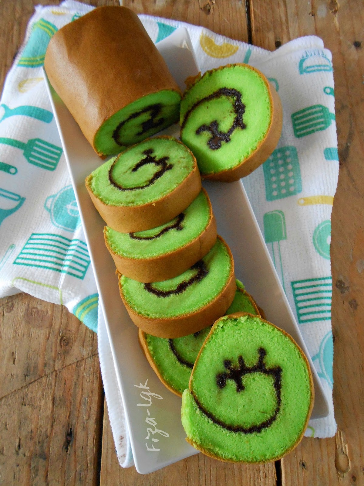 PANDAN SWISS ROLL  Fiza's Cooking