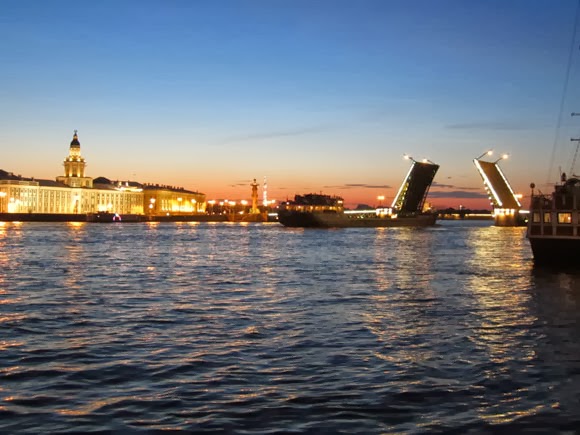 Nightly St. Petersburg