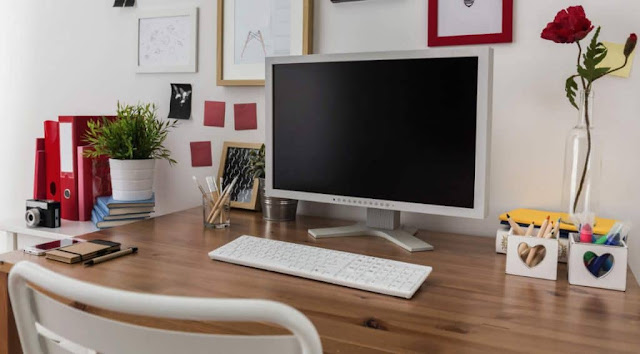 The best way to choose the most ideal location for your workspace at home is to tailor it to your individual needs.