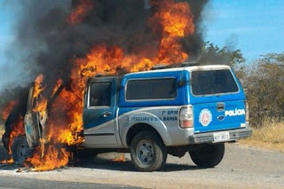 Viatura da Polícia Militar explode na BA-052