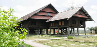 Gambar Rumah Adat Saoraja Lapinceng