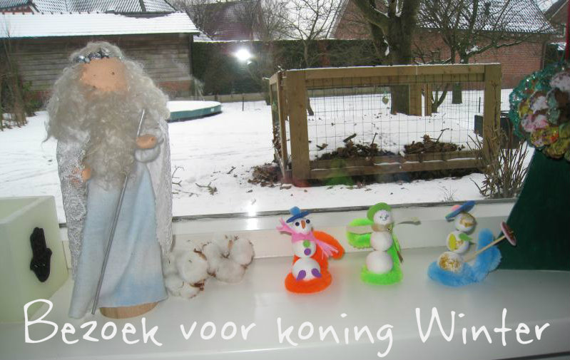 Zelf geknutselde sneeuwpoppen op bezoek bij koning Winter