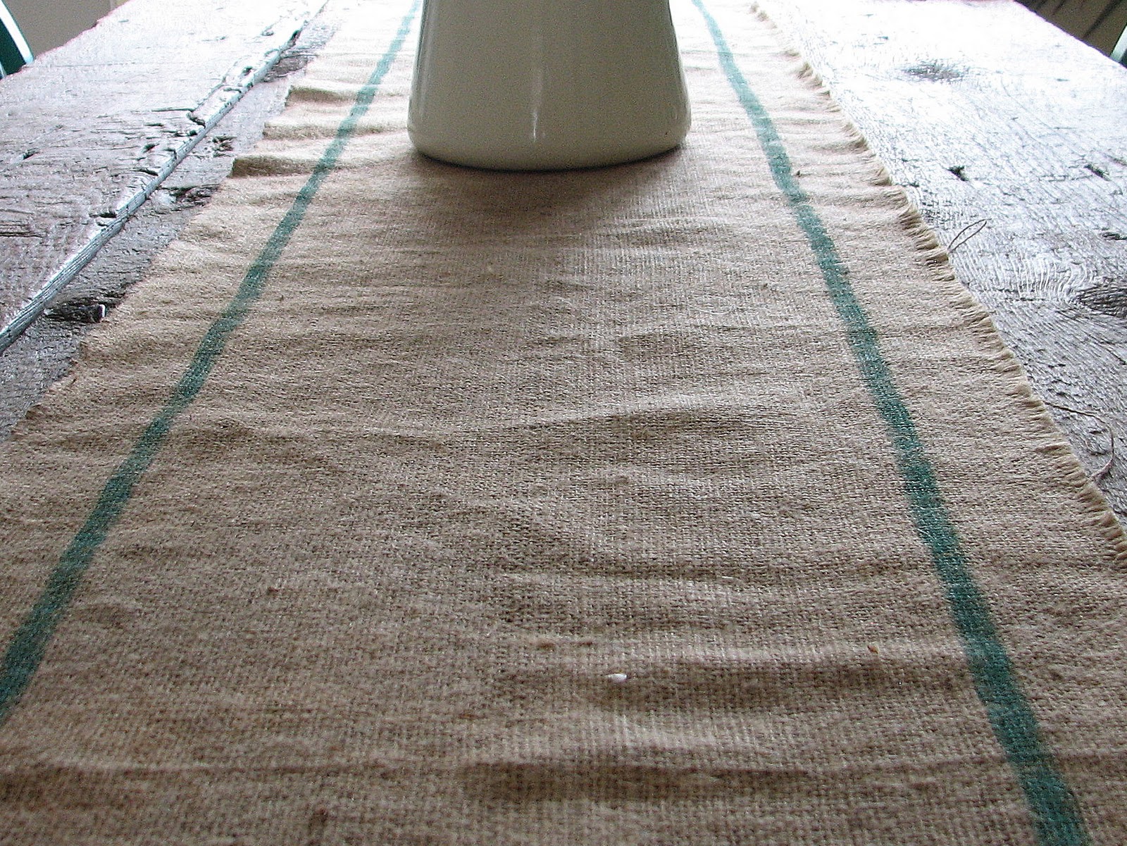 burlap table runner wedding