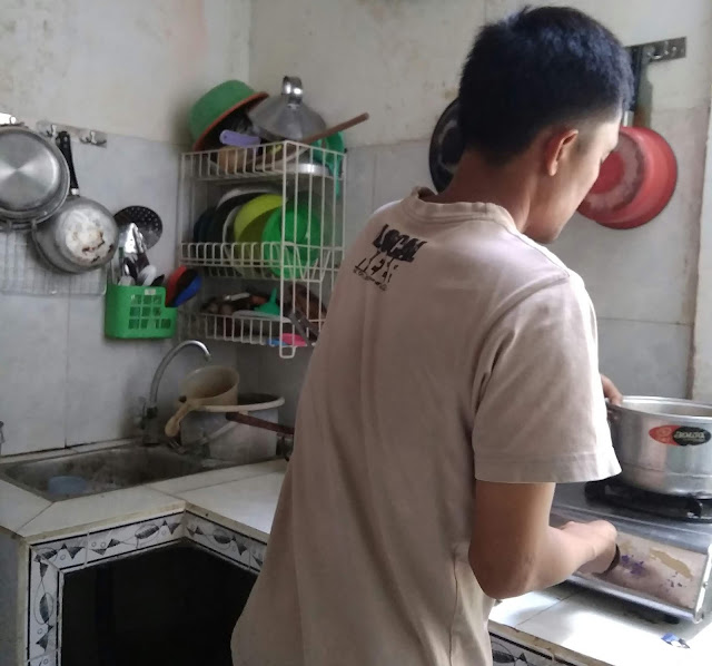 Cara memasak nasi di kompor