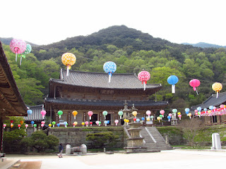 Autre vue de Hwaeomsa 화엄사 pendant l'anniversaire de Buddha 부처님 오신날.