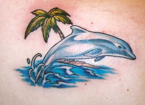 fotografia con tatuajes de delfines