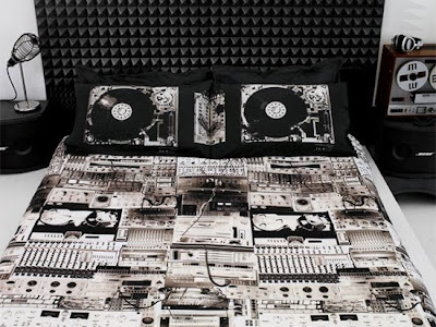 14 Cool and Creative Bed Sheets (14) 1