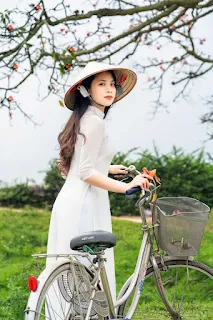 Vẻ đẹp dung dị “hút ánh nhìn” của nữ sinh Ngân hàng