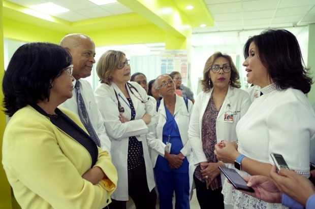 Vicepresidenta exhorta médicos brindar servicios que demanda población