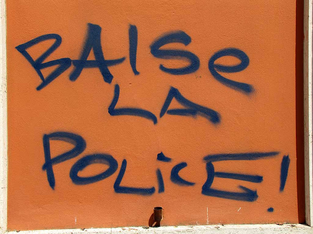 Baise le police, bacia la polizia, Livorno