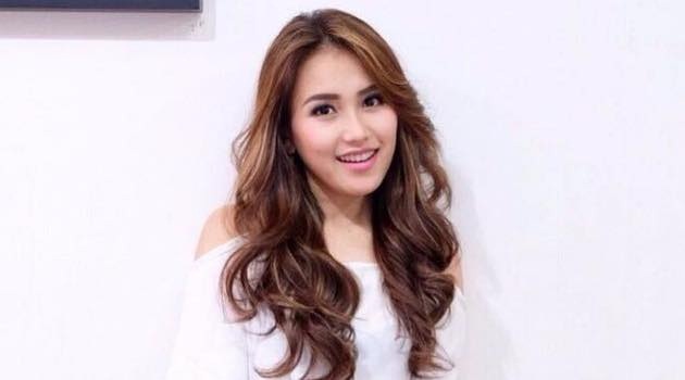 Perjalanan Hidup, Karir, dan Cinta Ayu Ting Ting