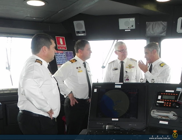 Una delegación de la Marina Australiana visita el buque ‘Juan Carlos I’ y el Grupo Naval de Playa.
