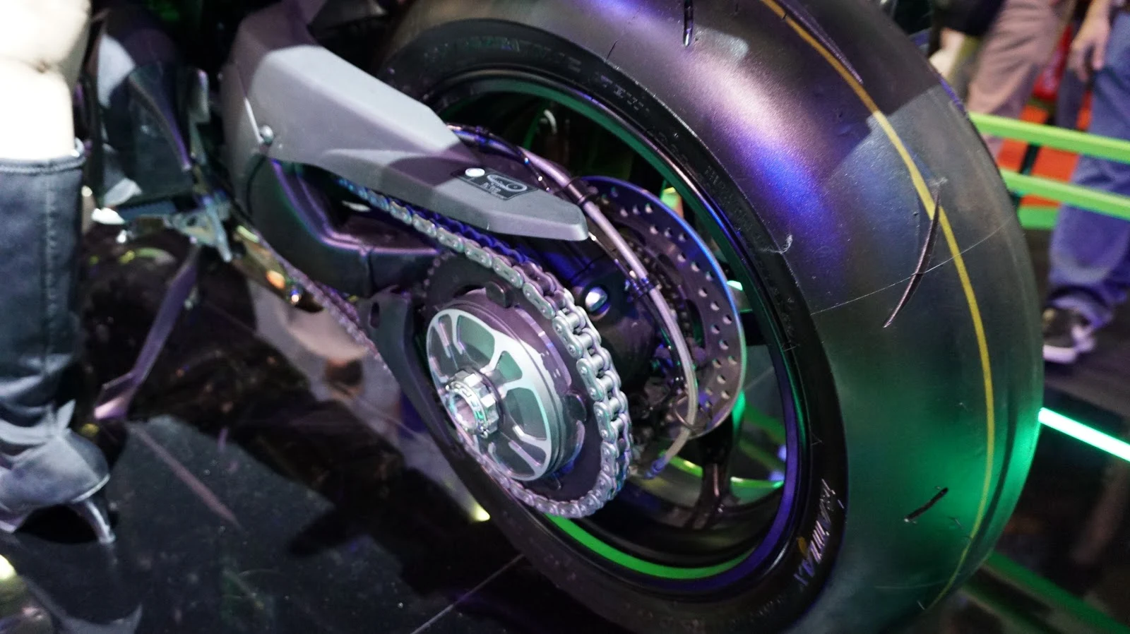 Cận cảnh siêu xe Kawasaki Ninja H2 tại VMS 2016