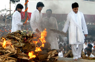 Ritesh at Father Vilasrao Deshmukh's funeral at Latur