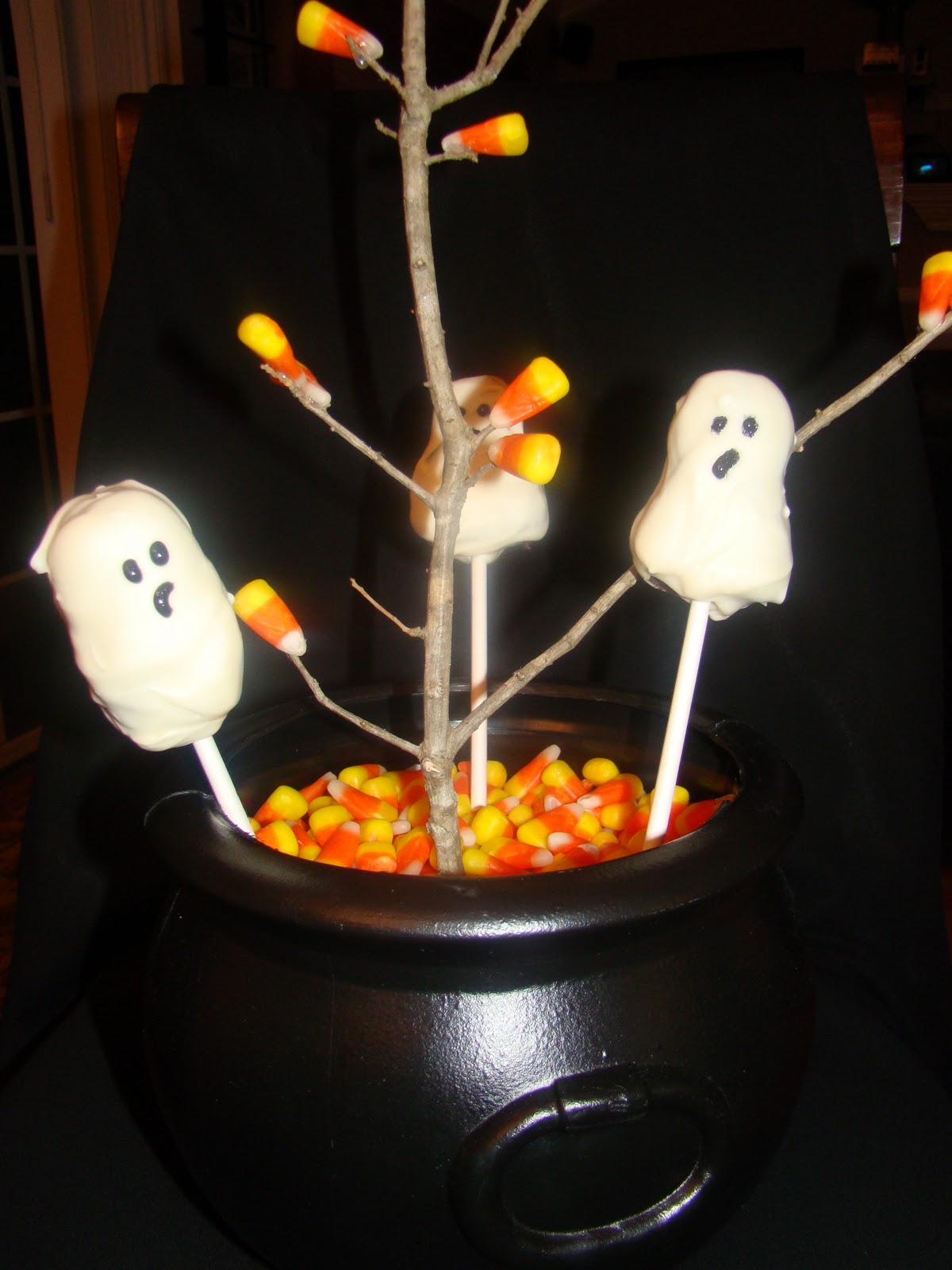 halloween ghost cake pops Posted by Jessi at 5:55 PM No comments: