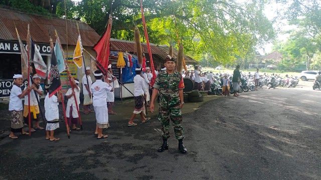 Babinsa Amankan Kegiatan Adat  Agar Berjalan Aman dan Lancar