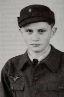 Benedicto XVI con el uniforme de las Juventudes Hitlerianas