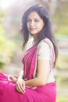 Singer Sunitha Stunnin gactress free download wallpepar