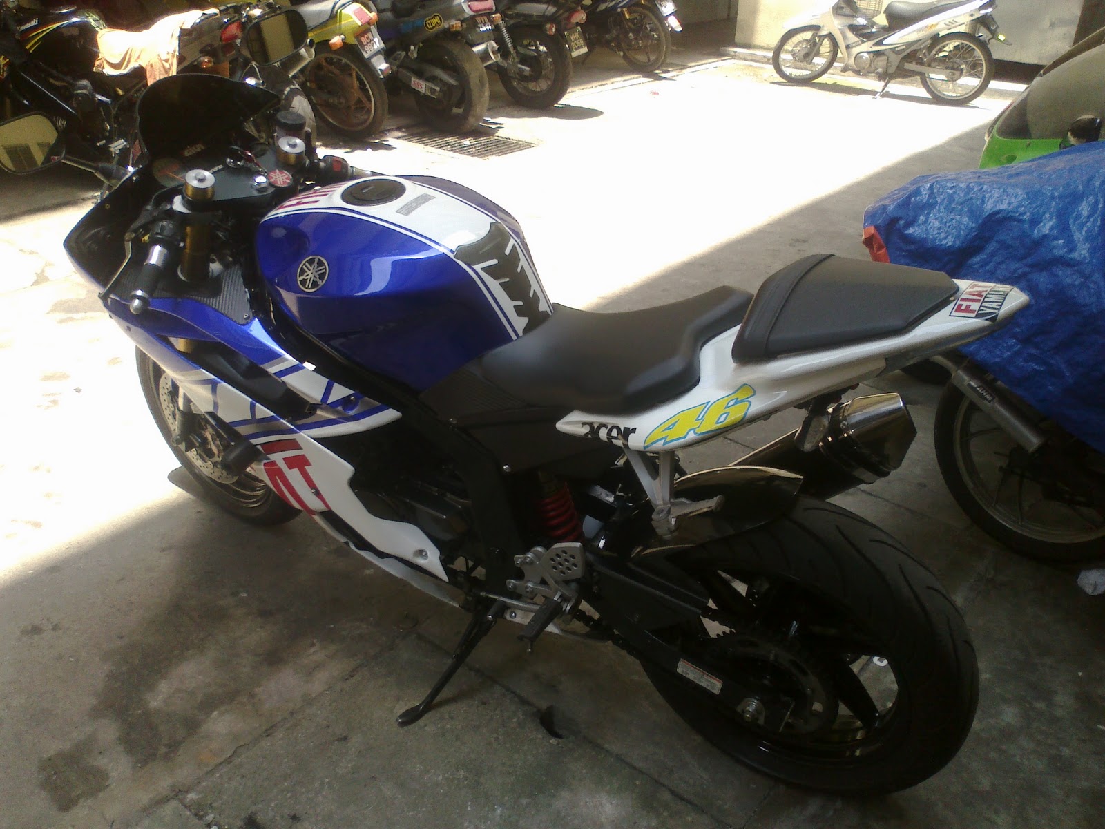 r6 yamaha custom  is a 2008 naza blade r/COMET GTR 250 Converted to yamaha r6 2009