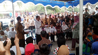 Joko Widodo Tinjau Posko Pelayanan Kesehatan Bagi Korban Kabut Asap di Kabupaten OKI