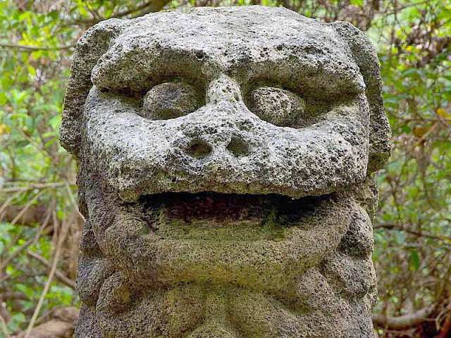 Tomori Lion, Yaese, Okinawa, stone statue