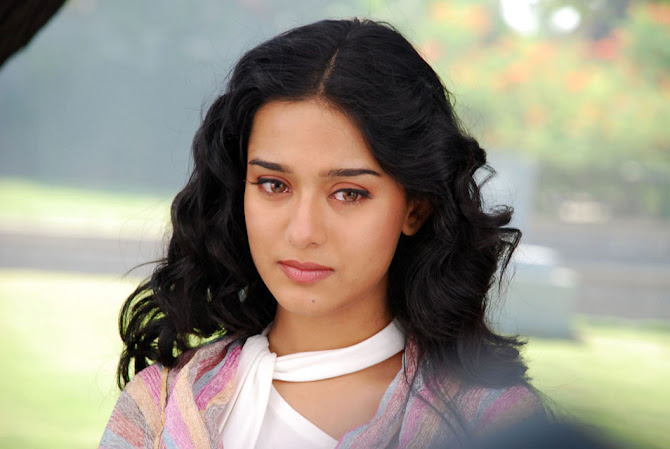 Amrita Rao Beautiful Stills - SEXY Baby Amrita Rao Pictures - Famous Celebrity Picture 