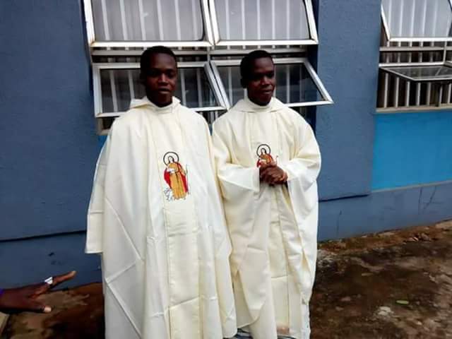 Identical twin brothers ordained Catholic Priests in Anambra (photos)